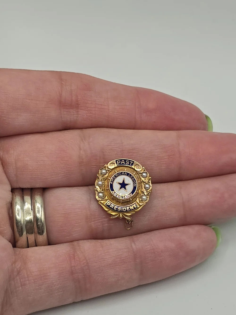 American Legion Auxiliary 10K Yellow Gold Seed Pearl Past President Pin 4g READ